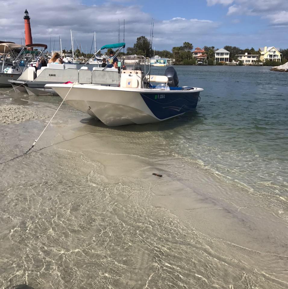 A blue and white boat with a license plate that says e-138