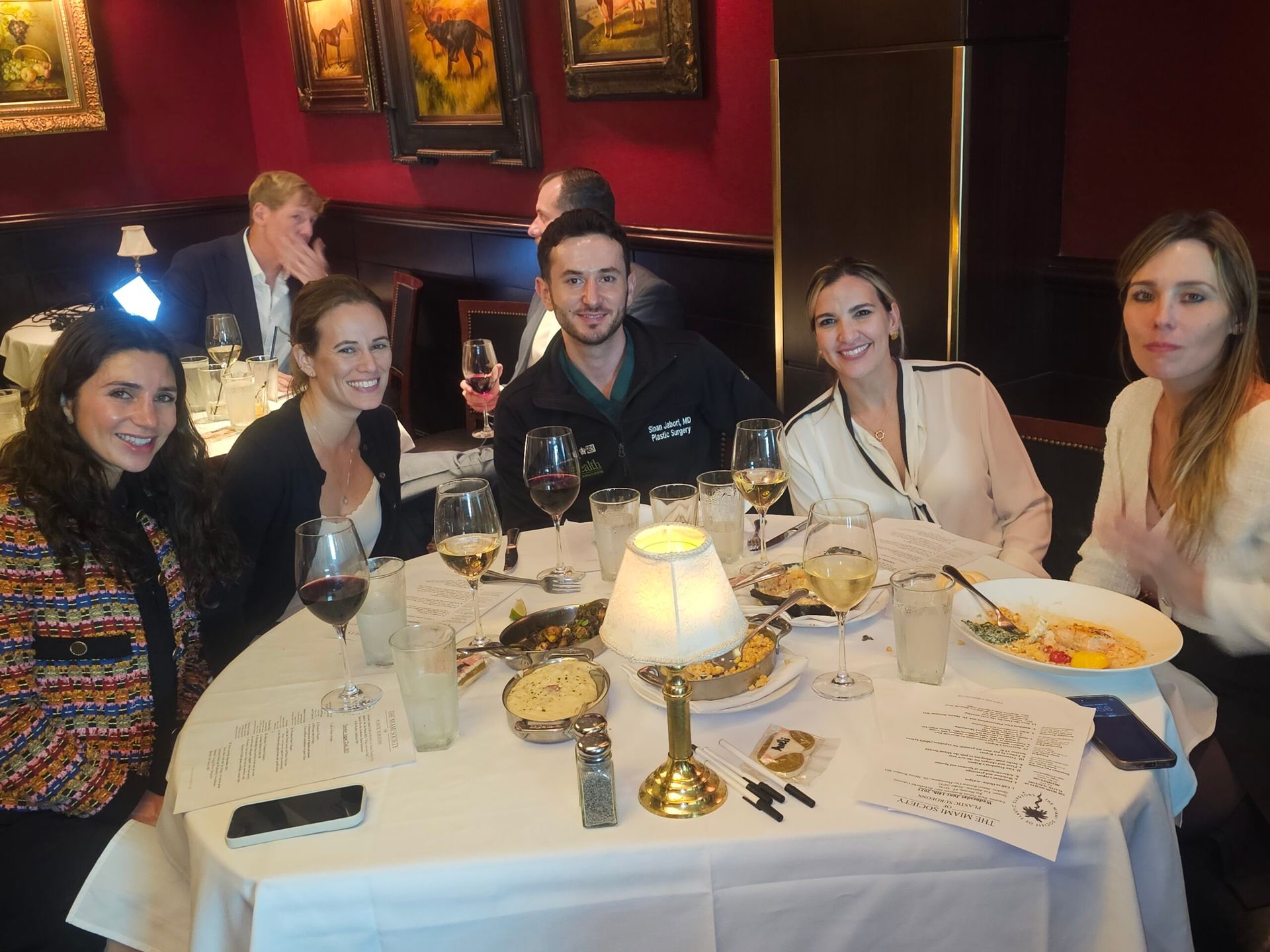 A group of people are sitting at a table in a restaurant