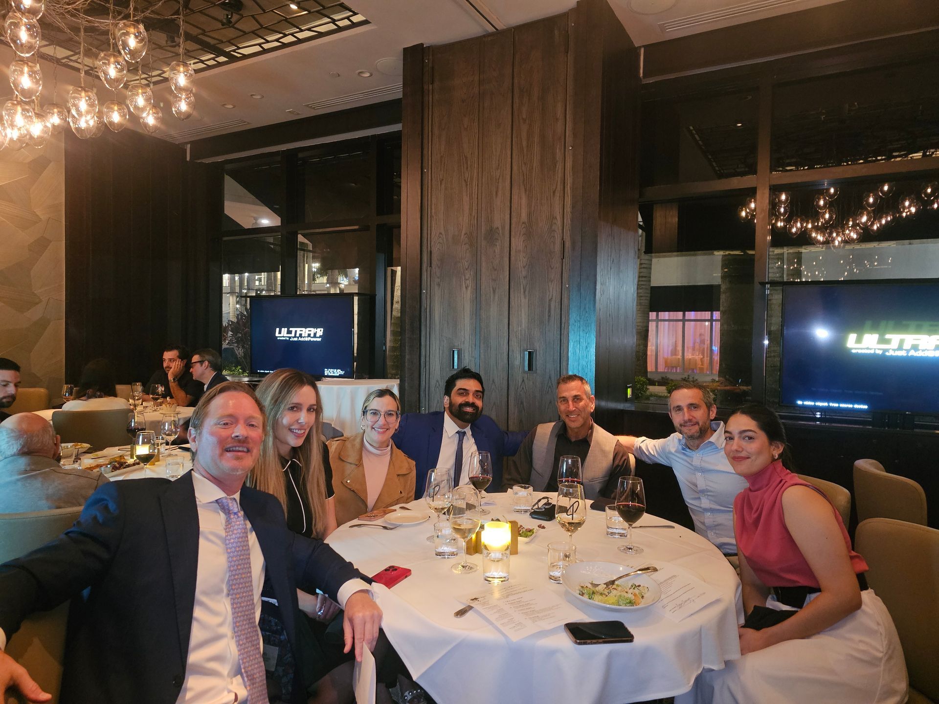 A group of people are sitting at a table in a restaurant.