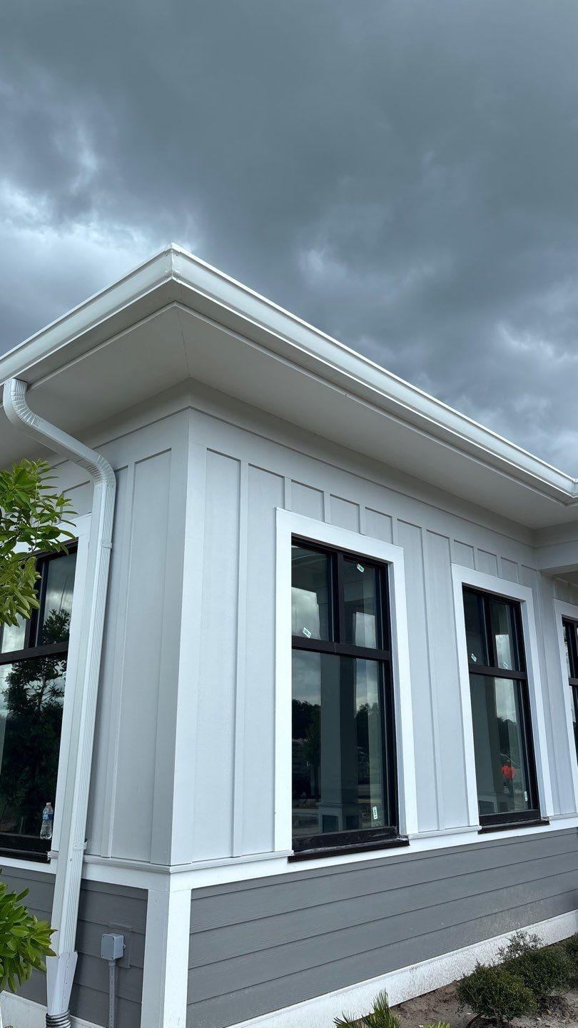 Newly installed CertainTeed Landmark Pewter architectural shingle roof in Avalon Park, Wesley Chapel, Florida.