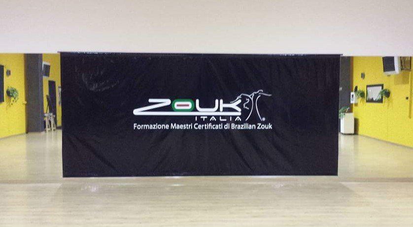 adesivo pubblicitario zouk italia