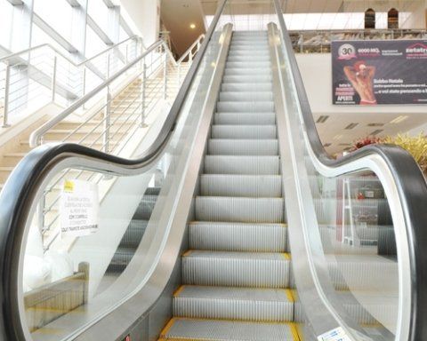 Scale mobili centro commerciale