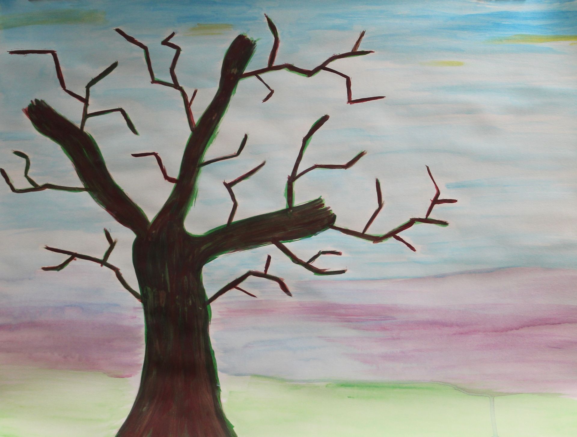 Een tekening van een boom zonder bladeren in een veld