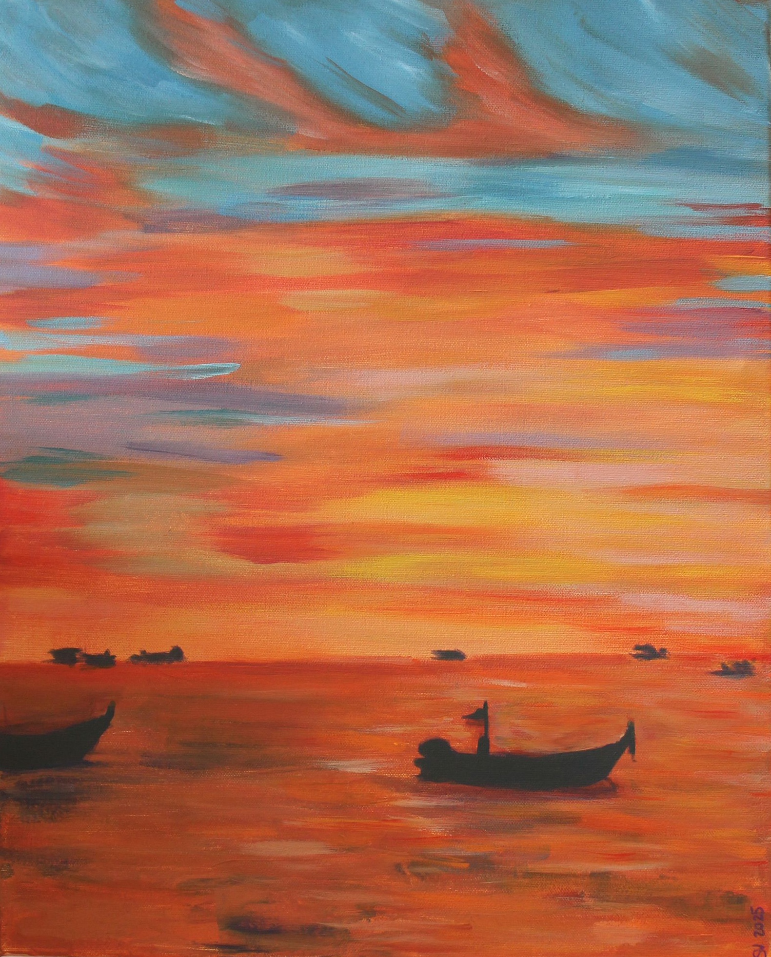 Een schilderij van een zonsondergang met boten in het water