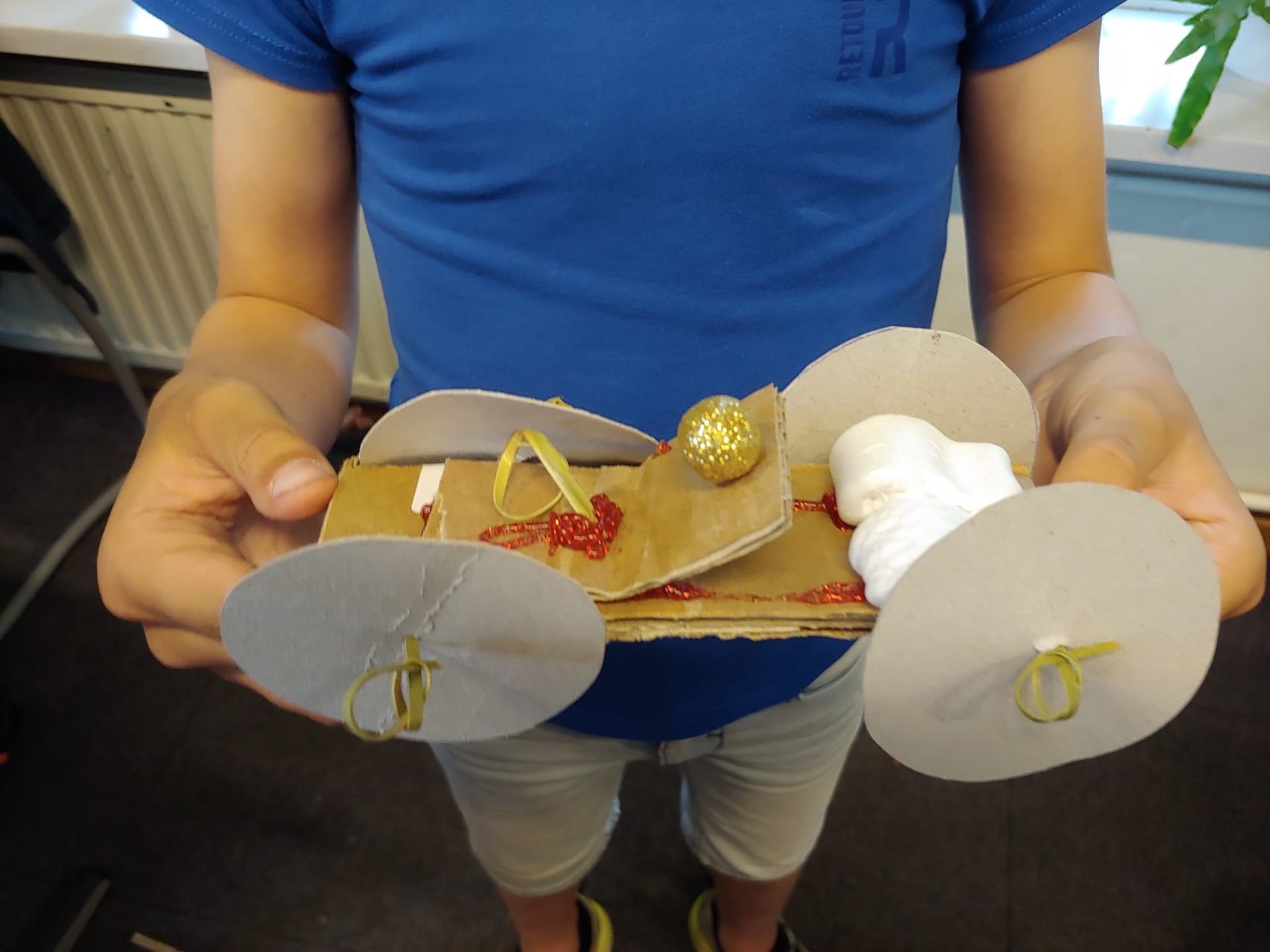 Een workshop met restmateriaal op de basisschool