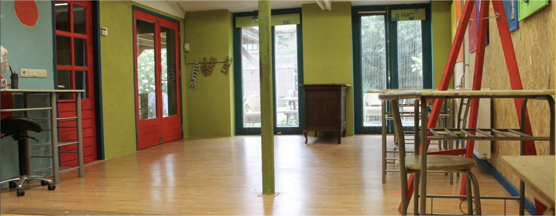 gele tulpen in een vaas