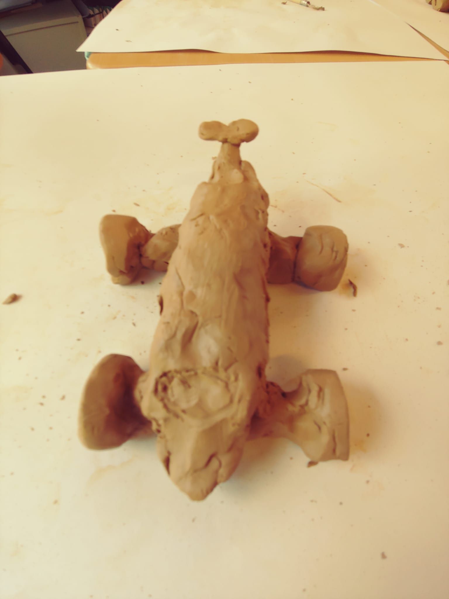 Een race auto van klei