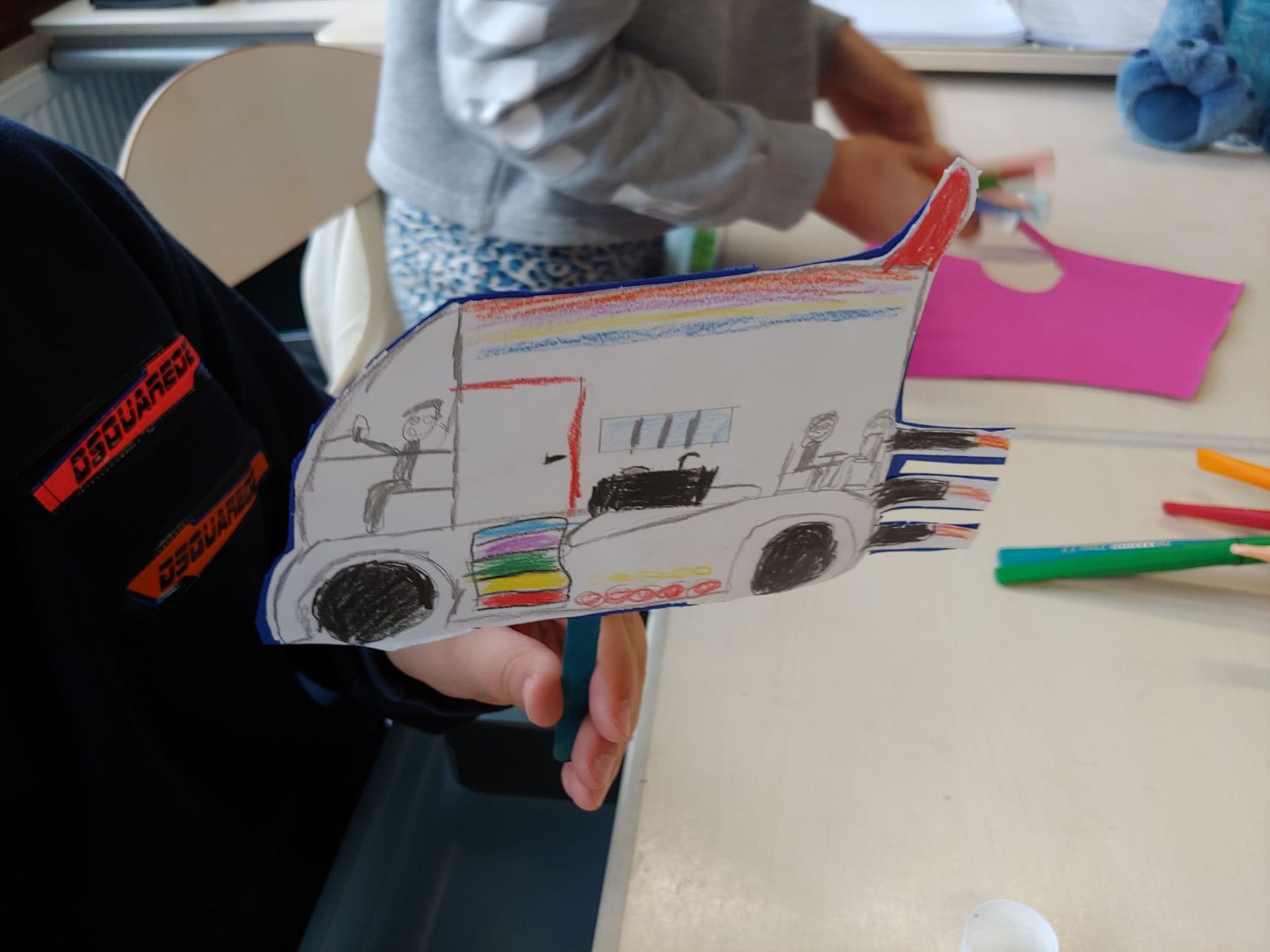 tekenen met stiften op de basisschool