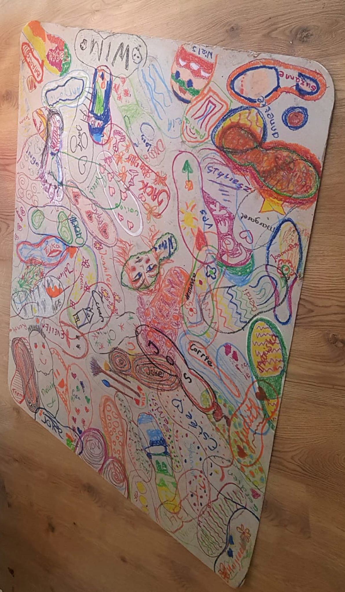 Deelnemers van de schildercursussen zetten hun schoen