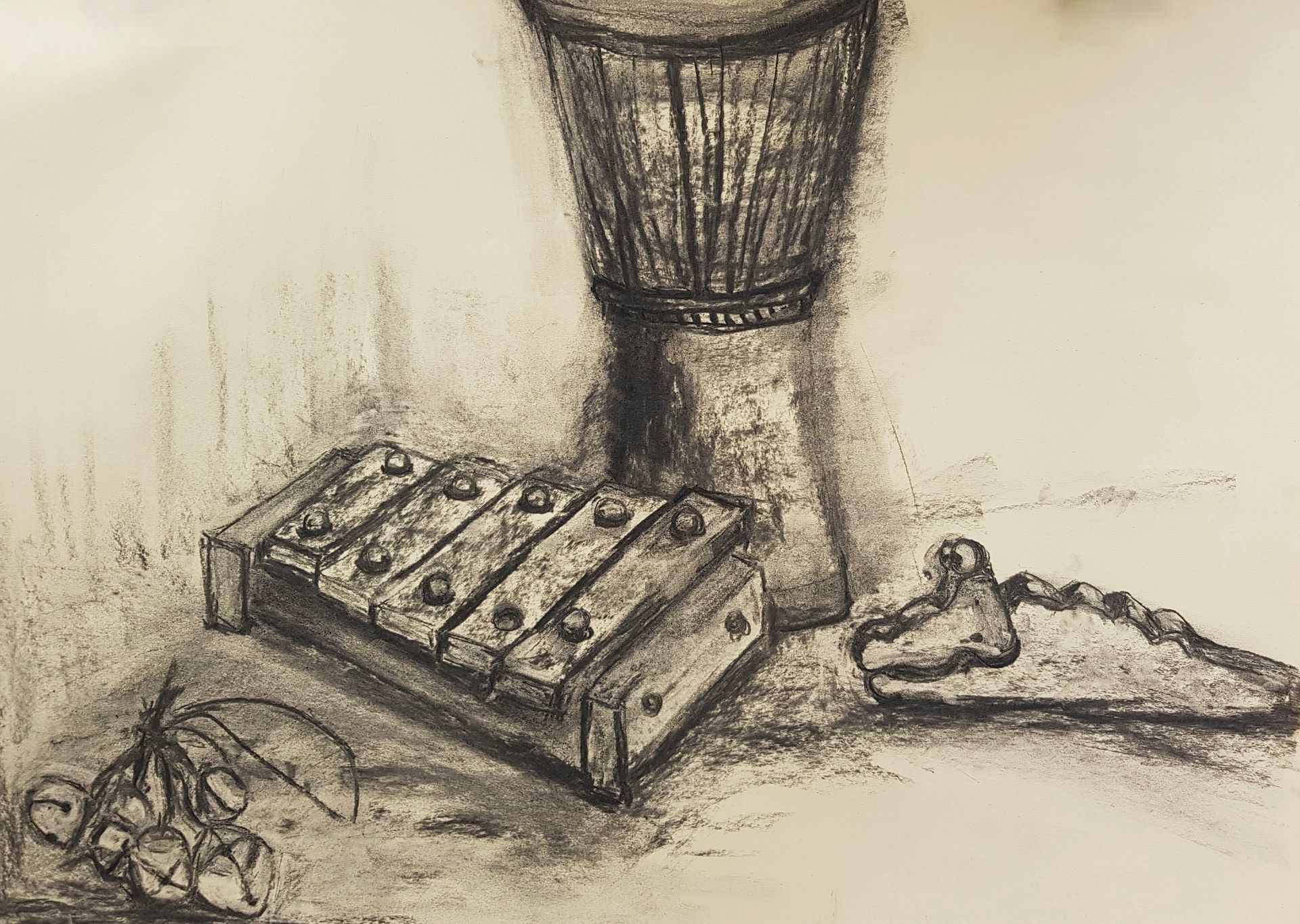 Een zwart-wit tekening van een trommel en xylofoon