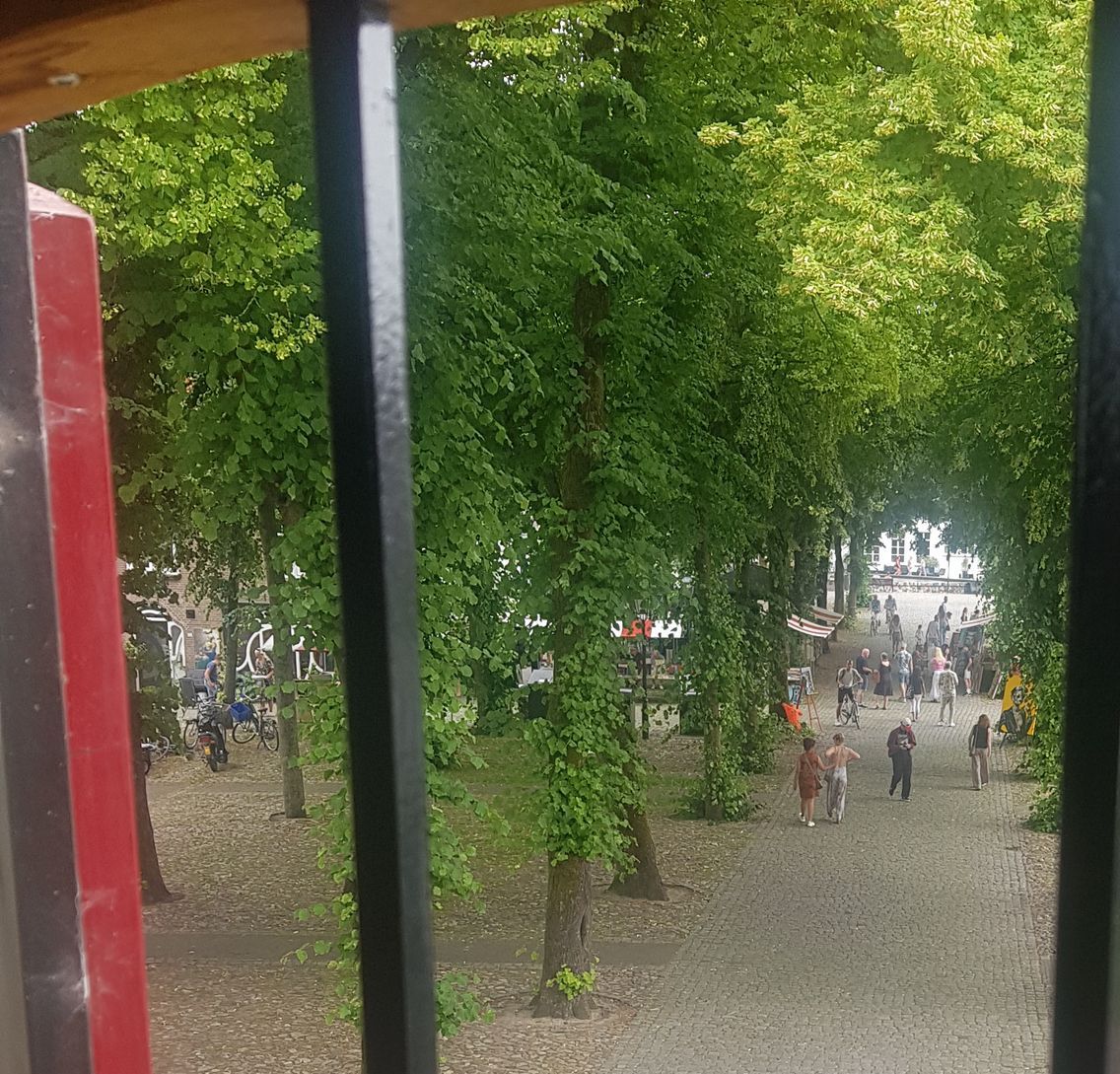 de vischmarkt vanaf de vischpoort