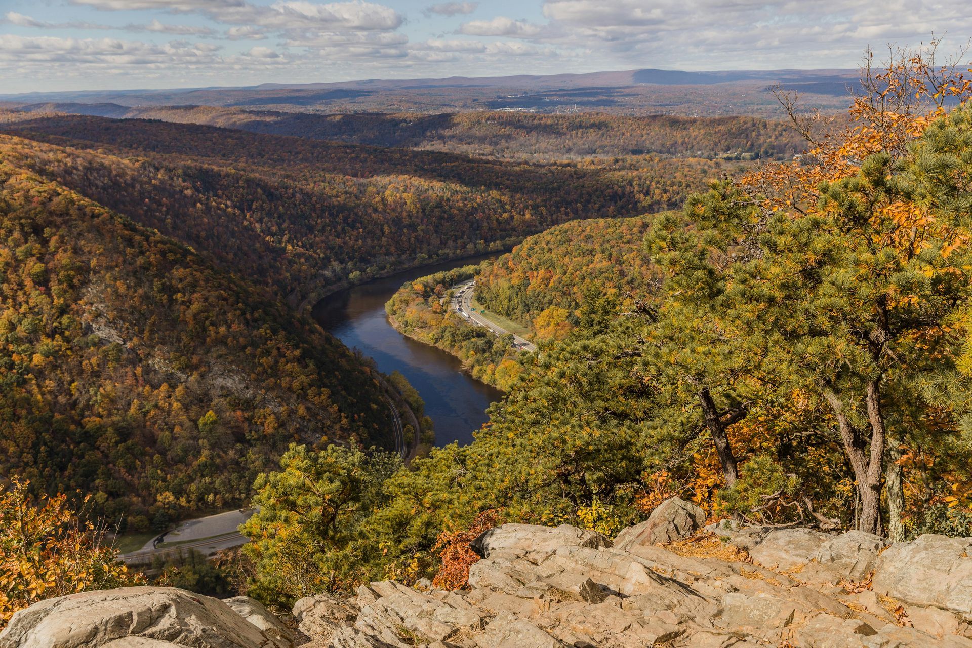 Delaware Water Gap mountains and river along the New Jersey Pennsylvania border.