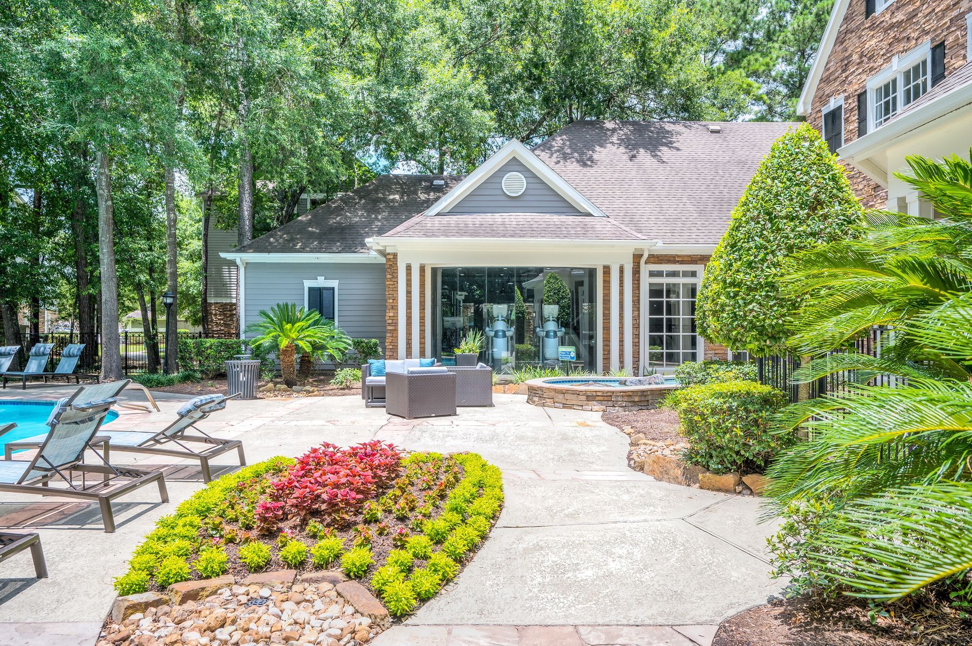Building exterior at Reserve at Kingwood in Kingwood, TX.