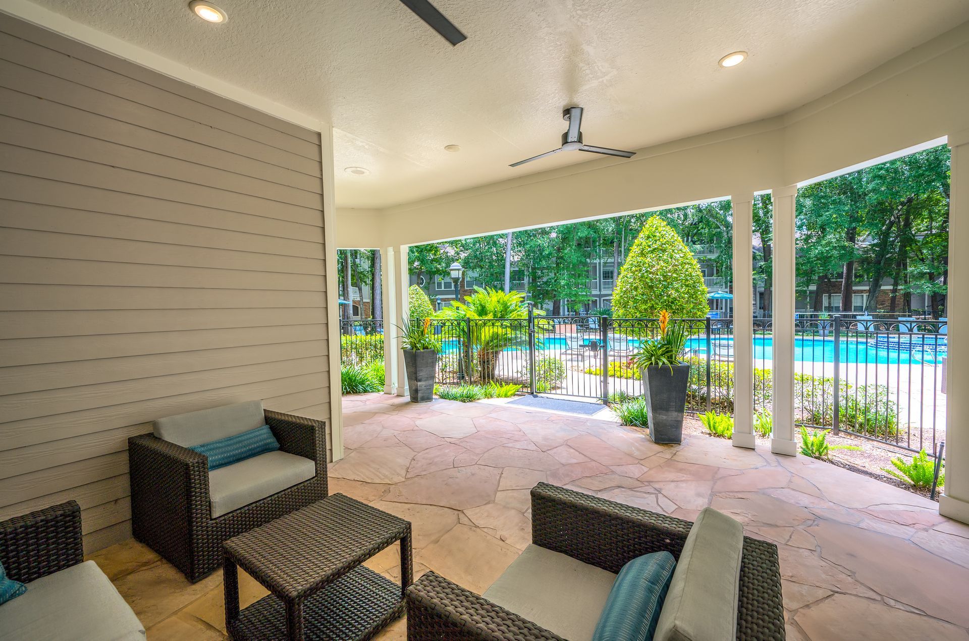 Lounge area at Reserve at Kingwood in Kingwood, TX.