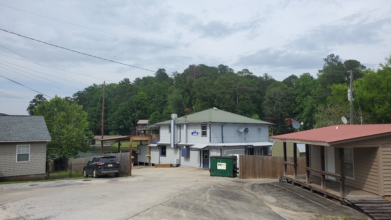 A group of houses are sitting next to each other on a dirt road.