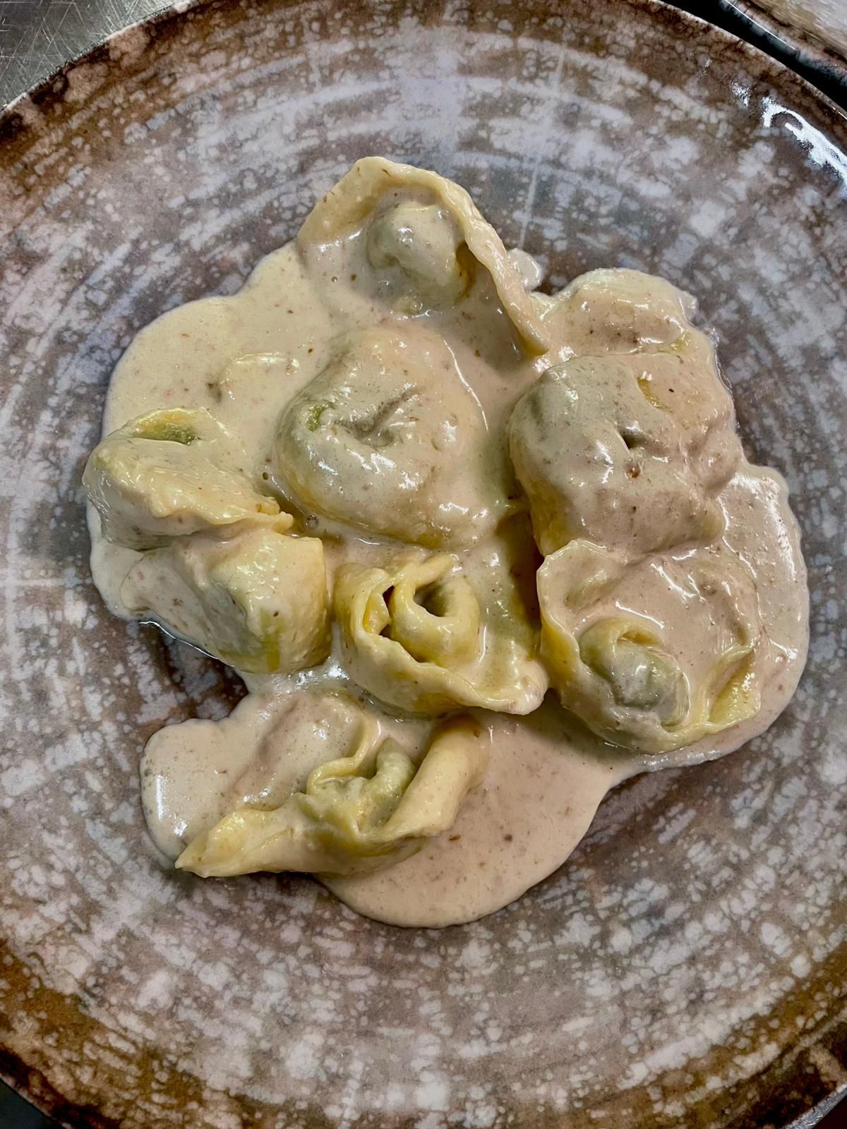 Pansoti con salsa di noce e ripieno di bietole e ricotta 