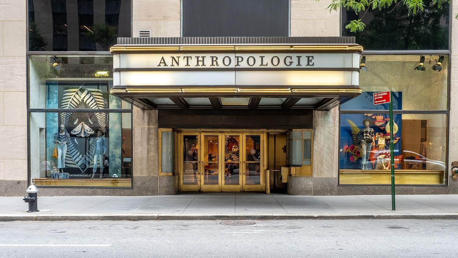 the entrance to the anthropologie store in new york city