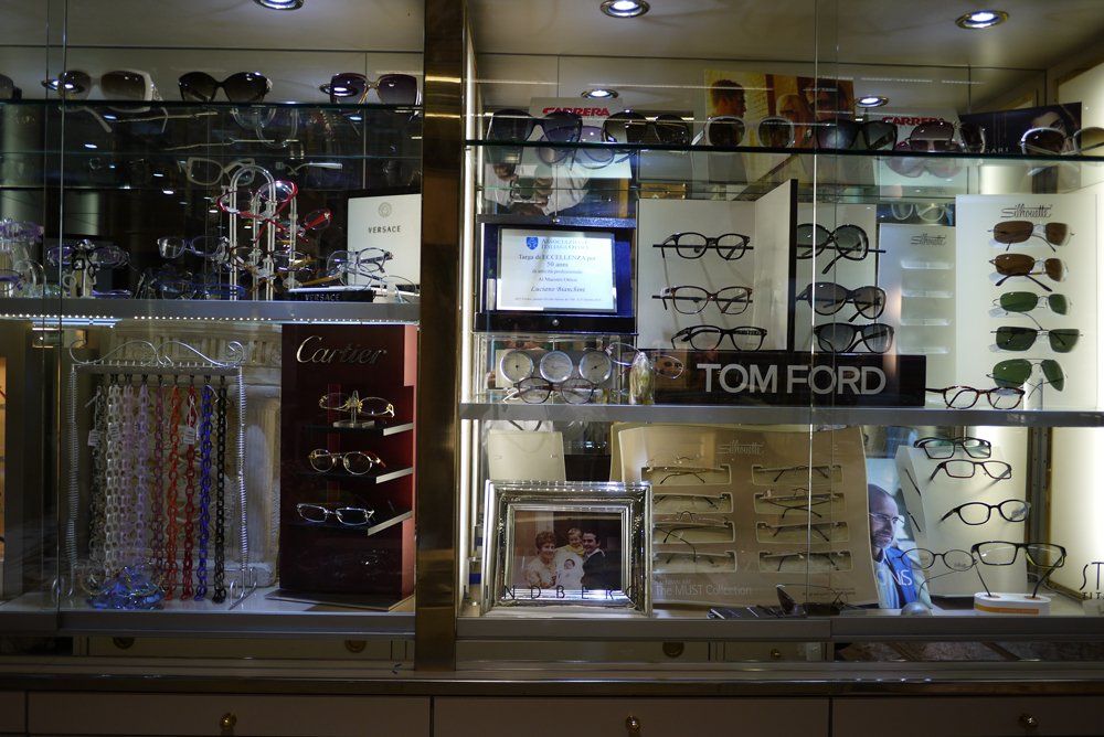 Ingresso e vetrina dell'ottica