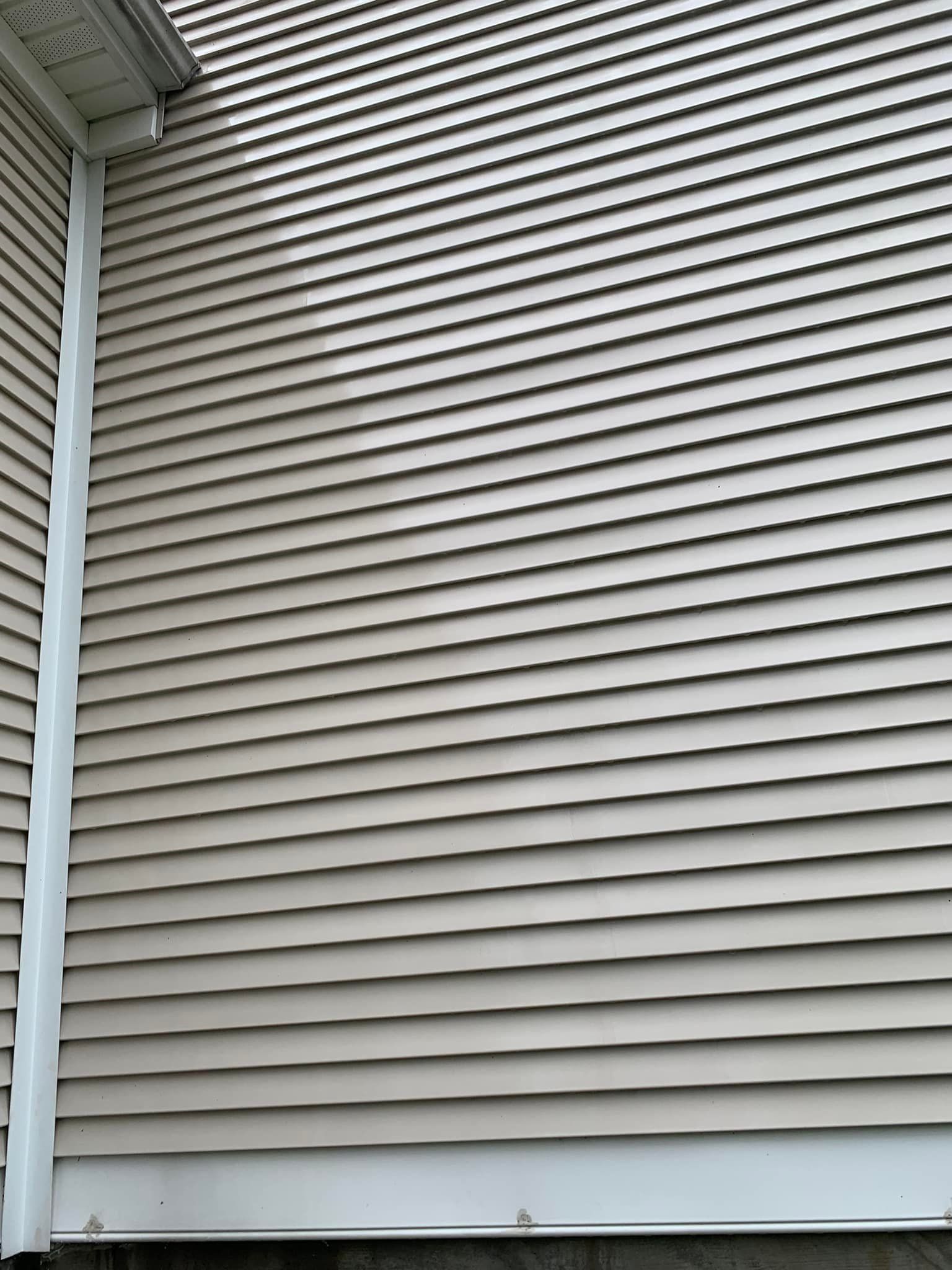A close up of a tan siding on a house.