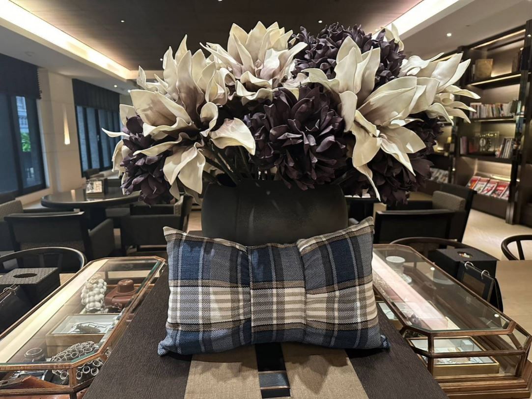 Romsey五星級石墨稀可水洗科技蝴蝶午安護腰枕(蘇格蘭格紋)