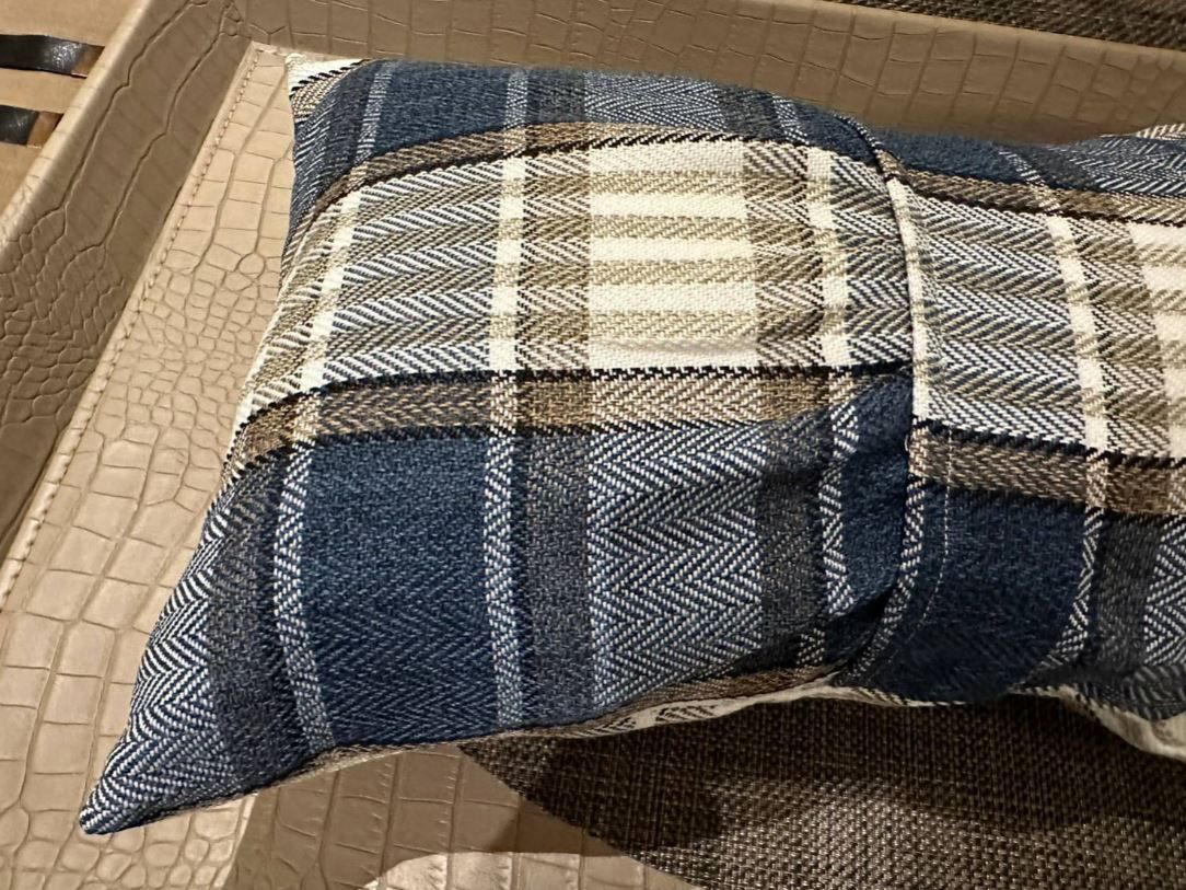 Romsey五星級石墨稀可水洗科技蝴蝶午安護腰枕(蘇格蘭格紋)