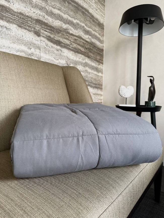 Reedy五星級石墨烯科技纖維輕暖冬被，加大尺寸240X210cm