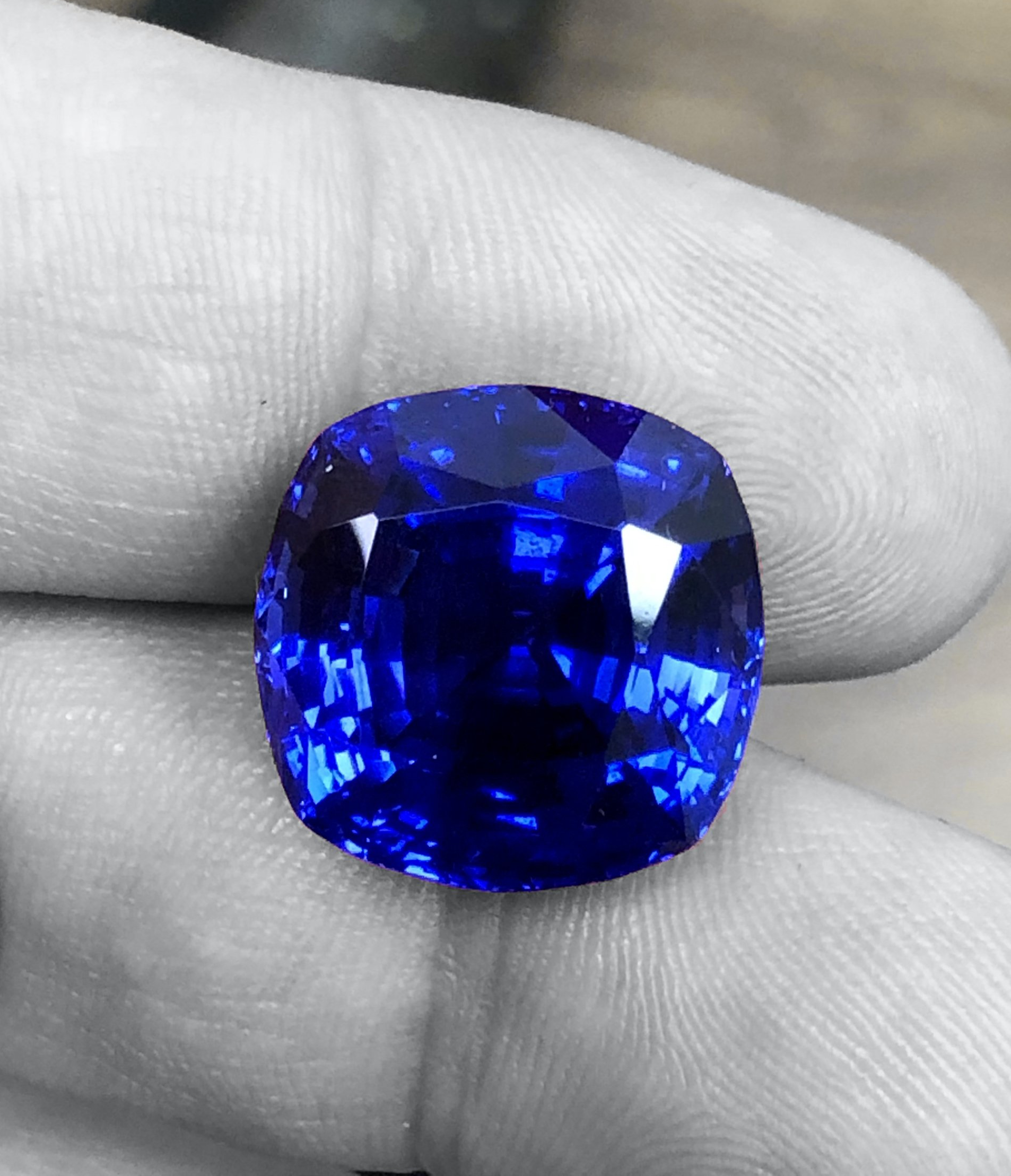 Sapphire Gemstone traders