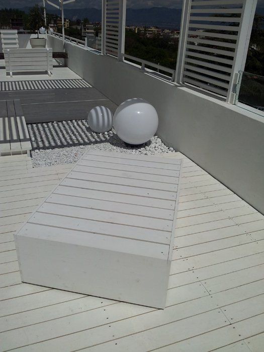 pouf in legno bianco di design
