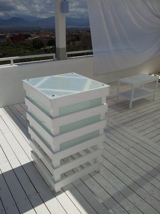 tavolino di design bianco in legno