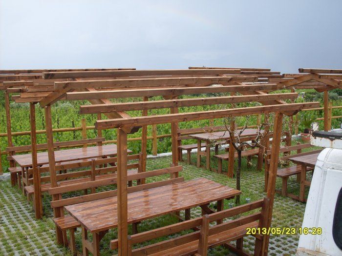 tettoie, tavoli e panchine da giardino in legno