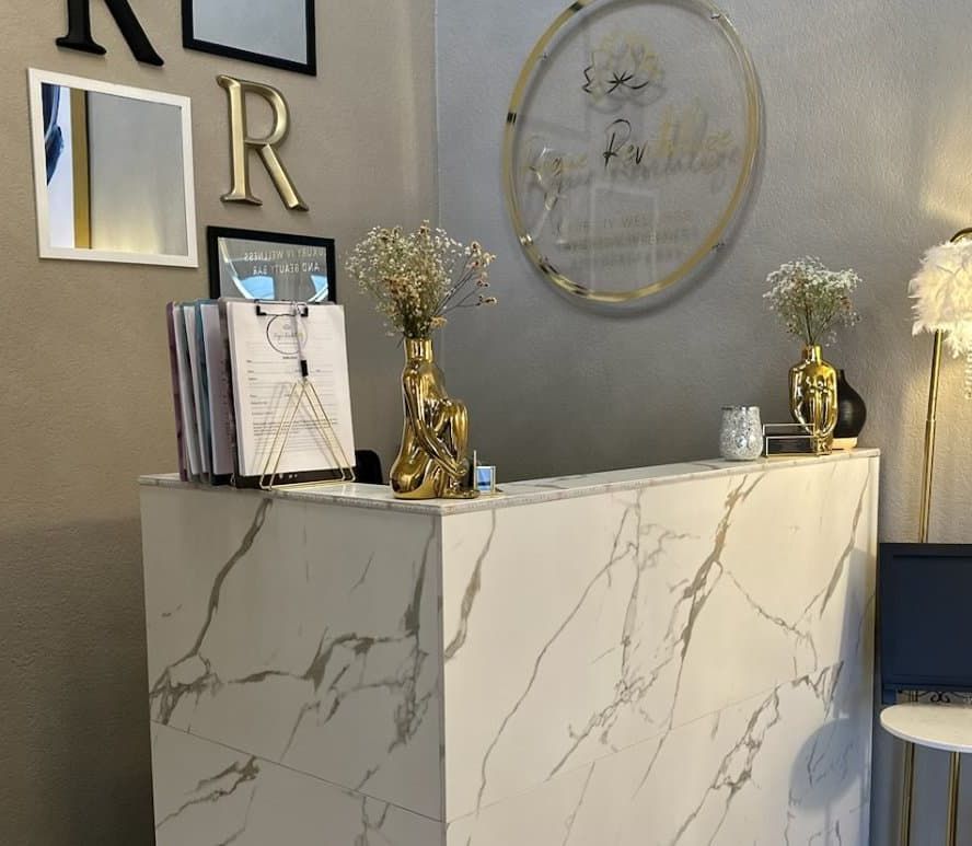 a marble counter in a room with the letter r on the wall