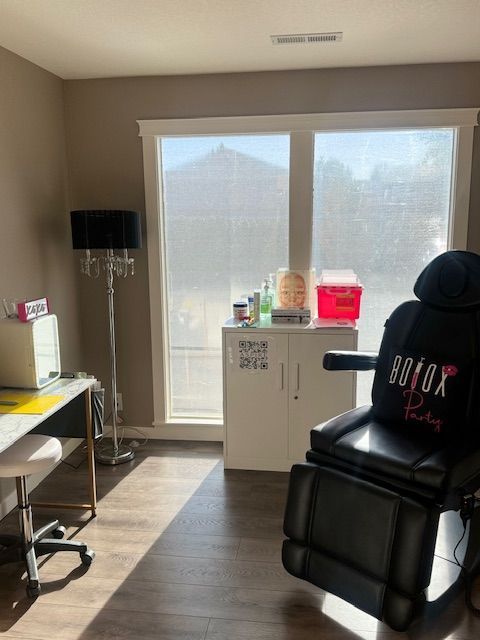 A room with a chair that says botox on it
