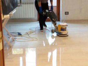 levigazione di pavimenti in marmo