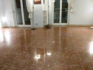 pulizia di pavimenti condominiali