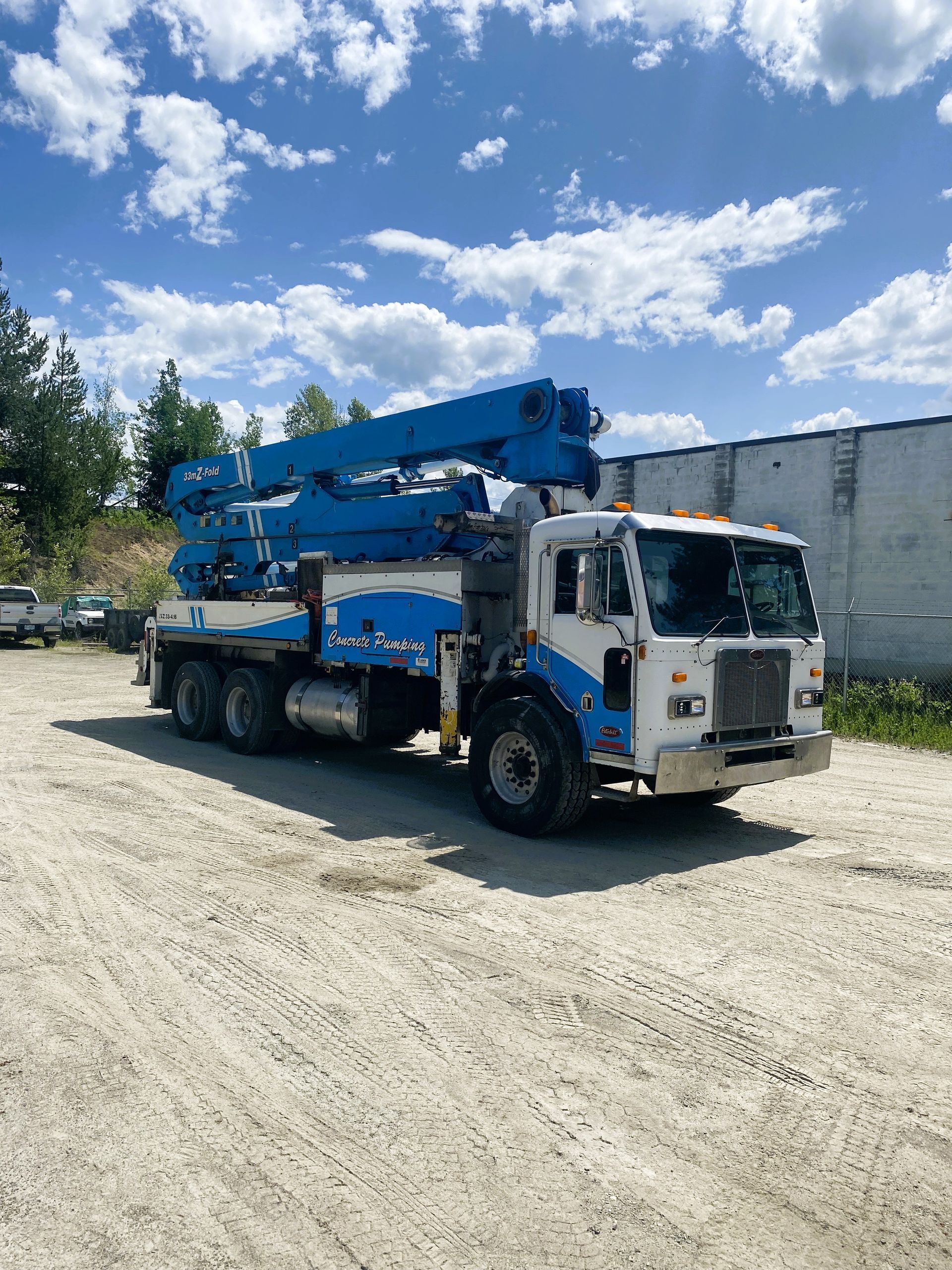 used 2007 Alliance 33m concrete pump for sale