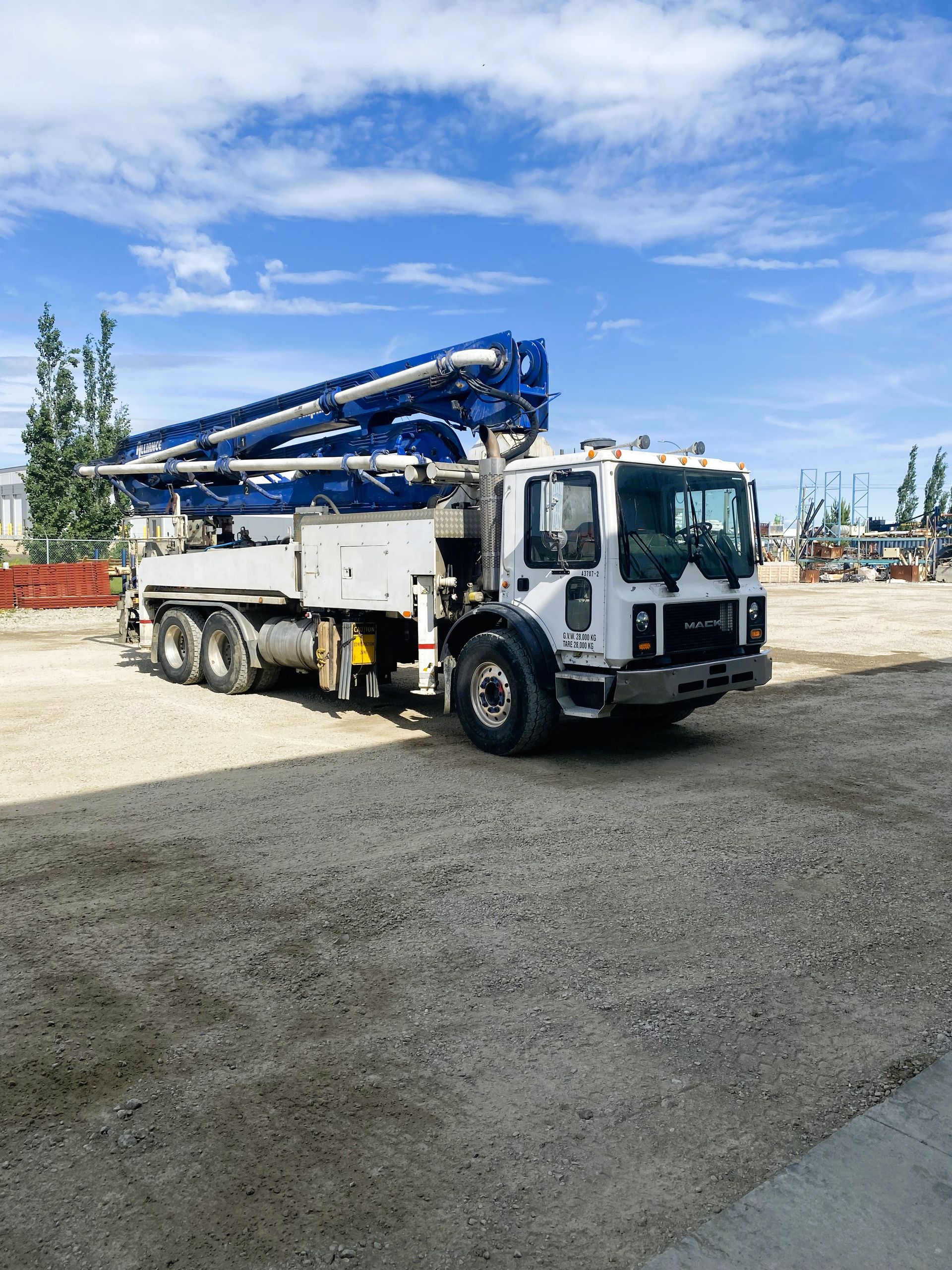 used 2007 Alliance 37m concrete pump for sale