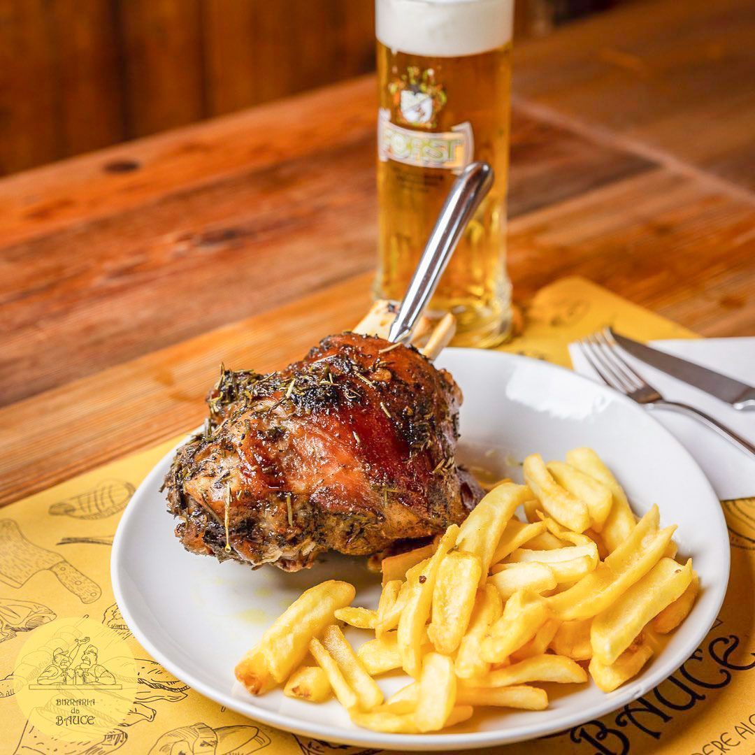 pollo arrosto con patatine e birra alla spina