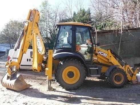 Macchinario per scavi per fondamenta a Como