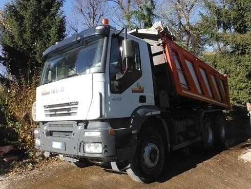 Furgone scarrabile per scavi per fondamenta a Como