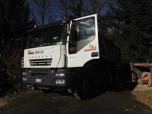 Furgone per scavi per fondamenta a Como