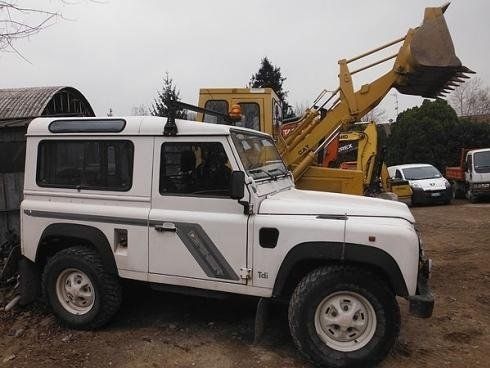 Jeep ed escavatore per scavi per fondamenta a Como