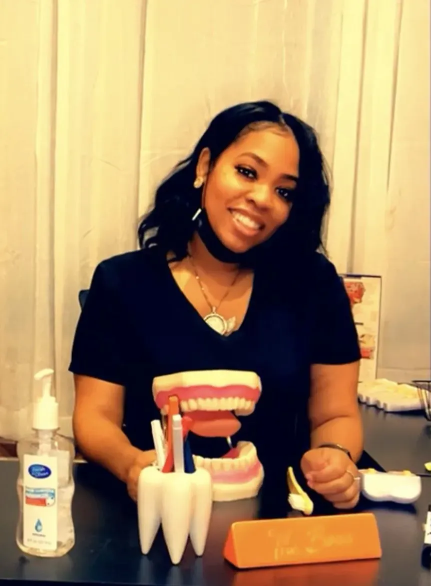 Halo Ali Teeth Whitening Photo