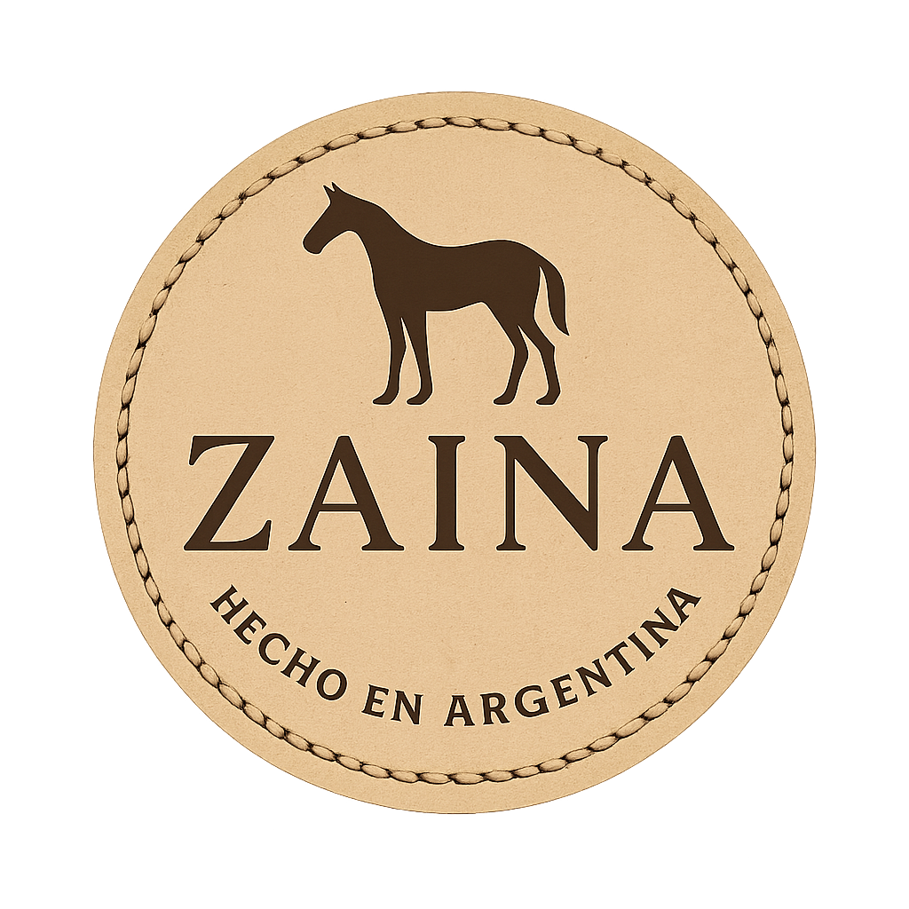 Un parche de cuero marrón con la palabra zaina y un caballo.