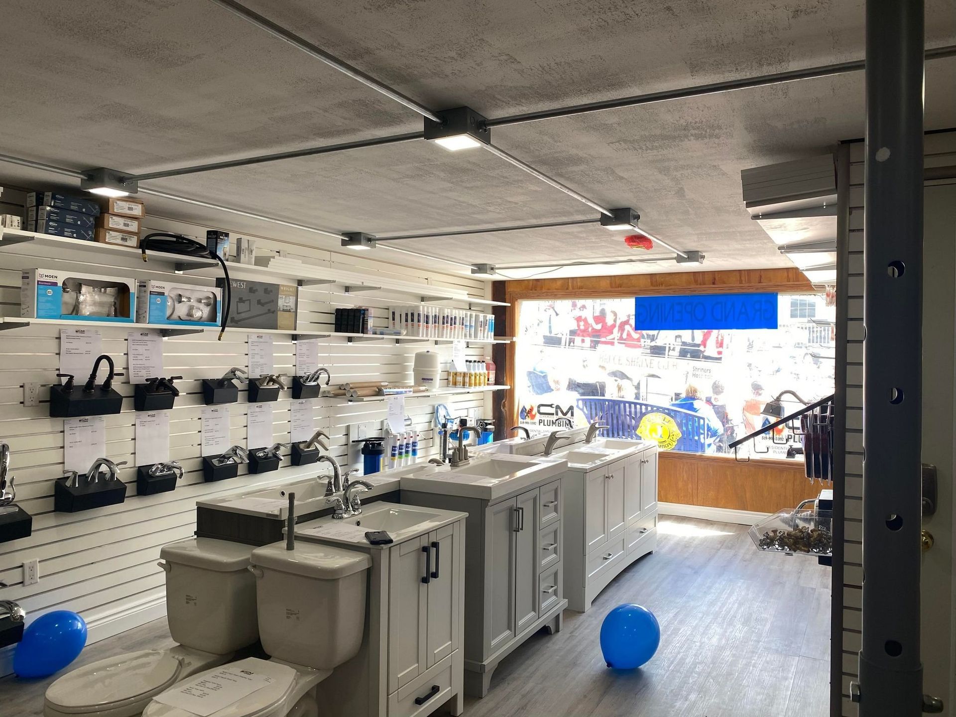 Bathroom fixtures store interior with toilets, sinks, and accessories displayed on shelves.