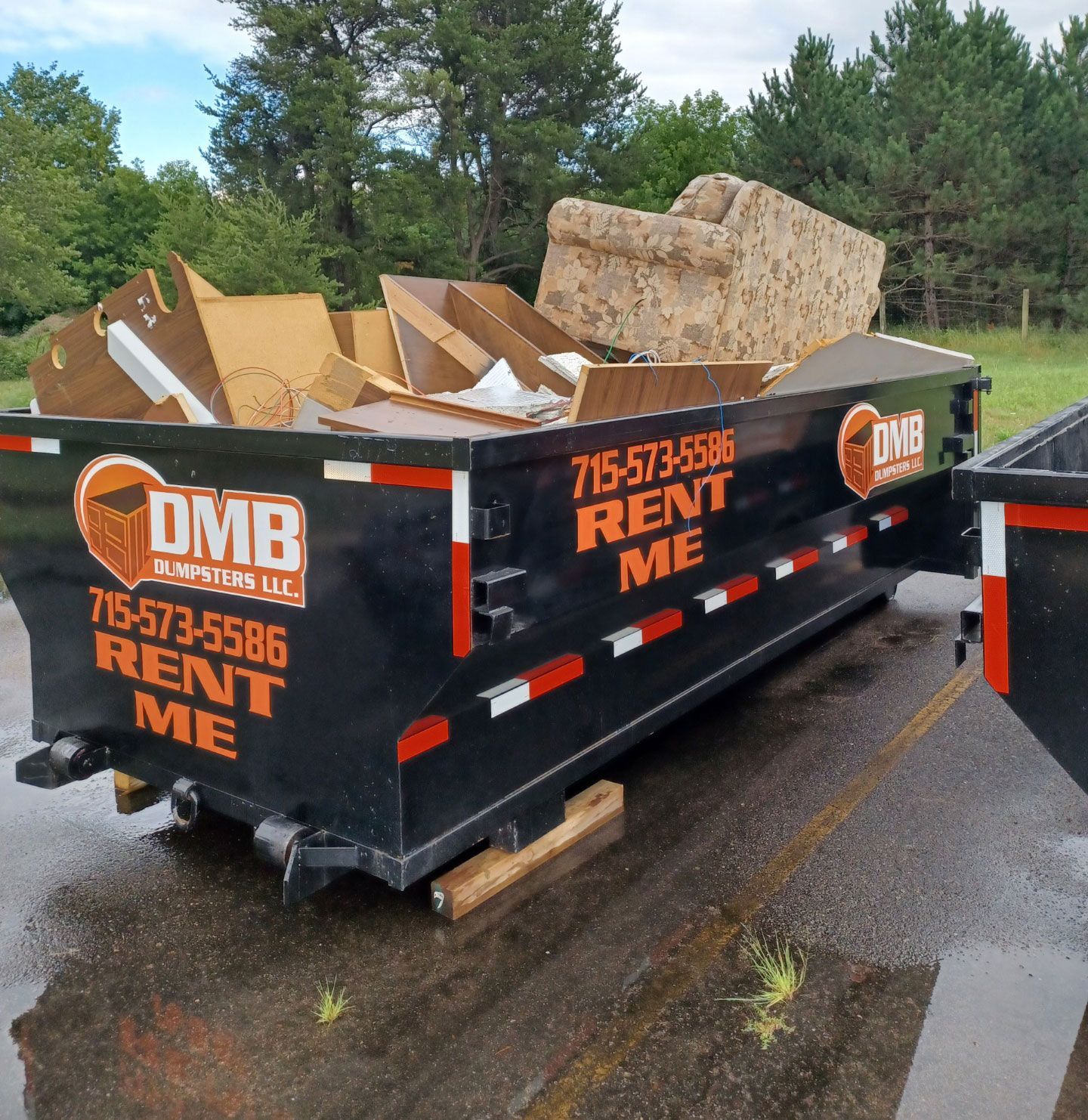 A dumpster with the word dmb on it