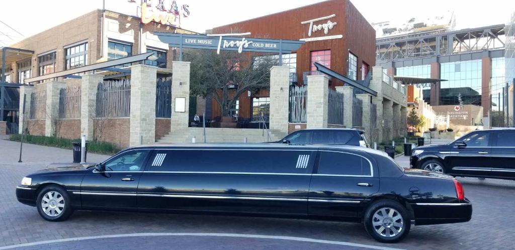 black stretch limo