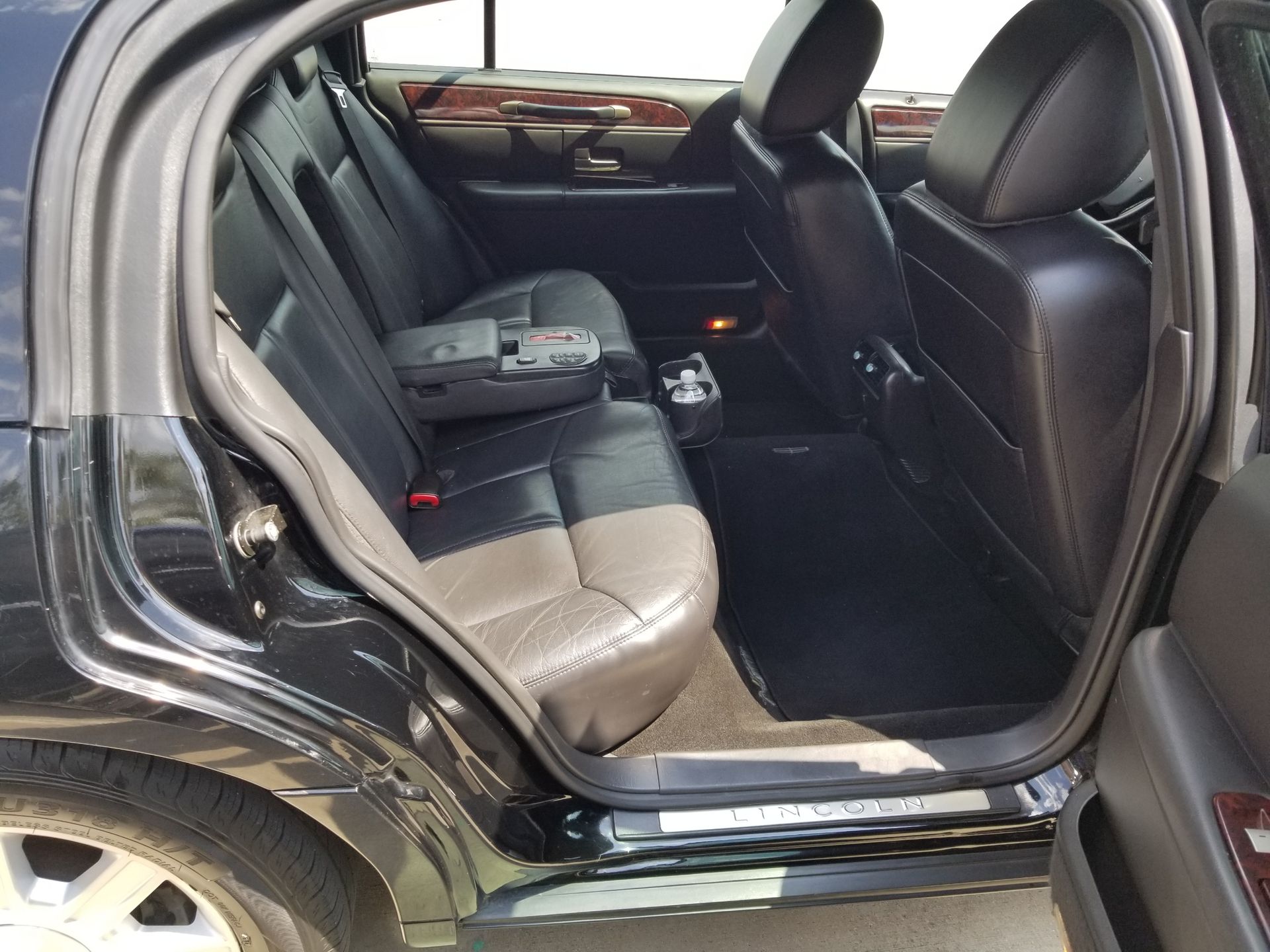 Blue Ribbon Limo Service 
Aubrey TX Town Car