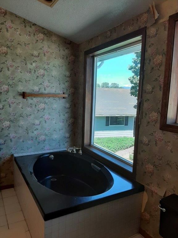 Alluring Bathroom — Springfield, OR — Lane Marble Interiors Inc.