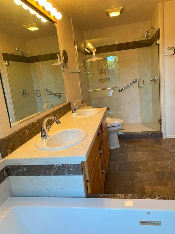 Glamorous Bathroom — Springfield, OR — Lane Marble Interiors Inc.