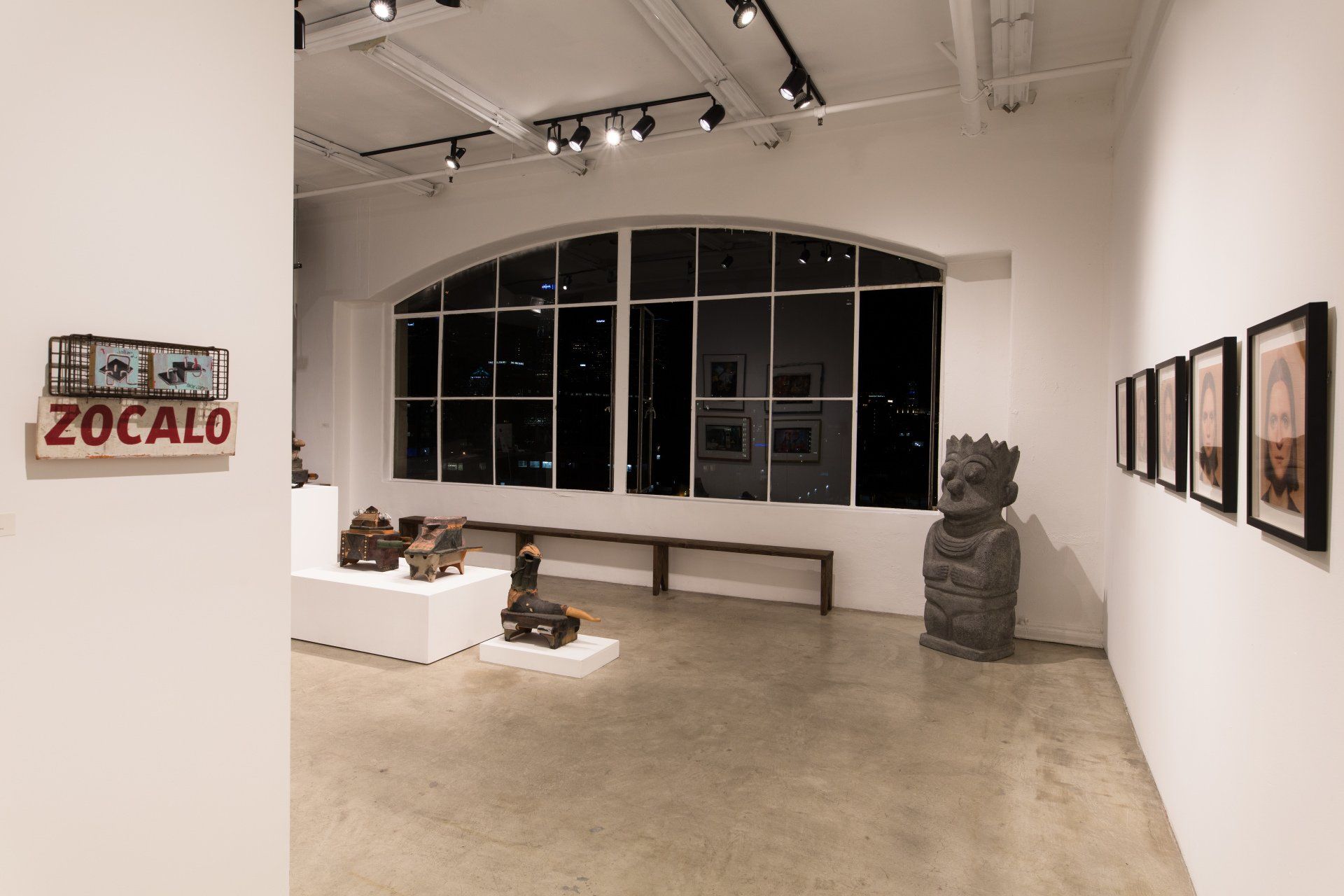 A room with a sign that says zocalo on it